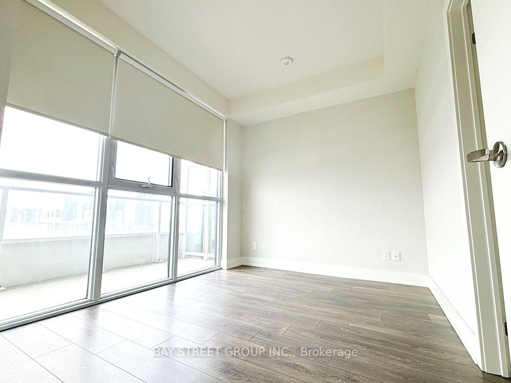 180 Fairview Mall Dr, unit 1001 for rent