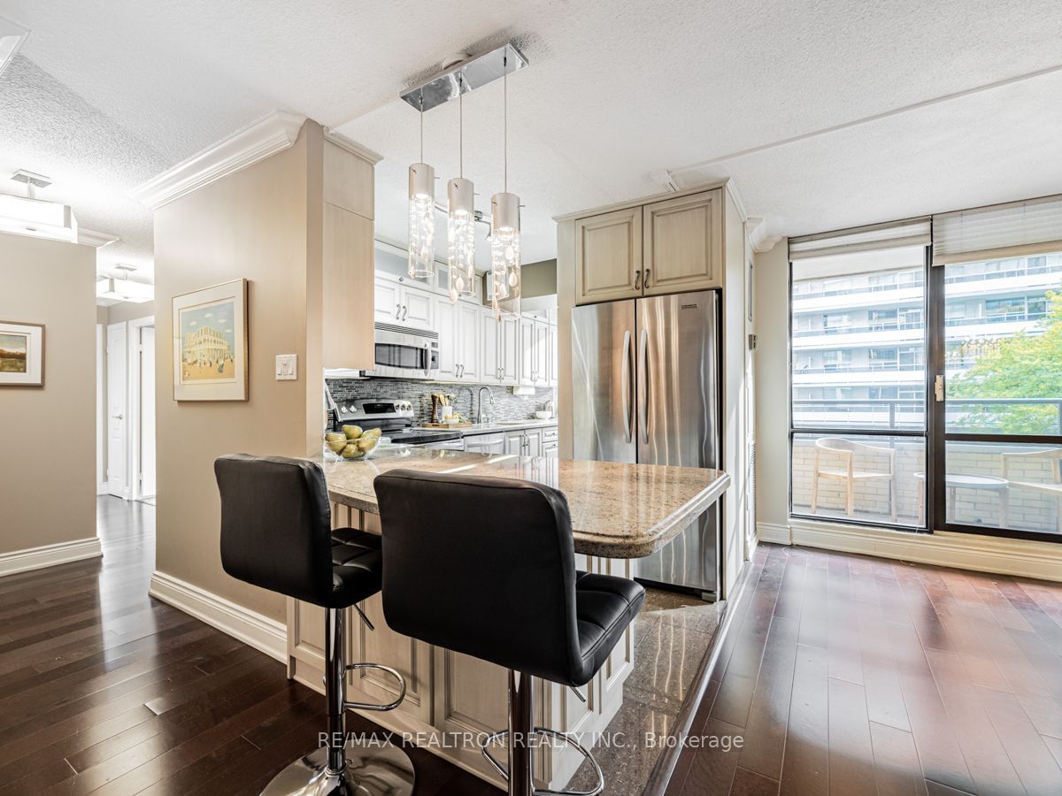 22 Shallmar Blvd, unit 404 for sale