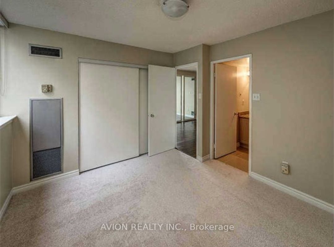 1055 Bay St, unit 402 for rent