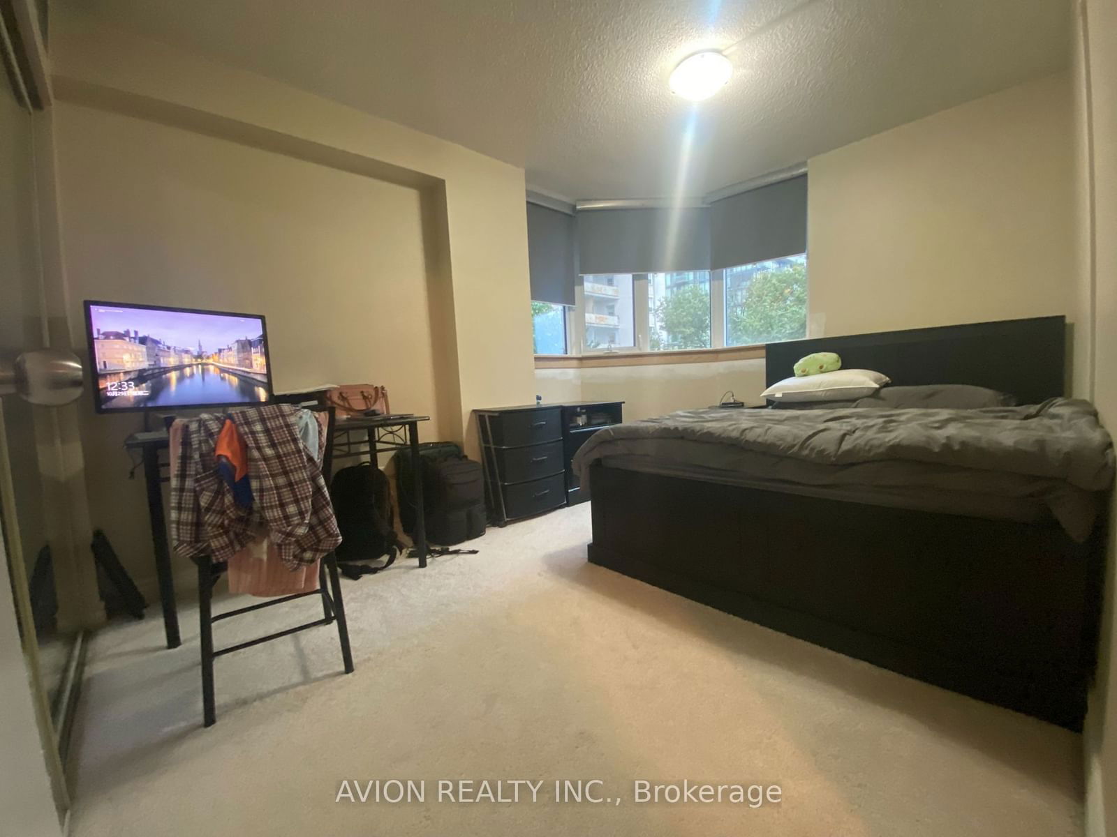 1055 Bay St, unit 402 for rent