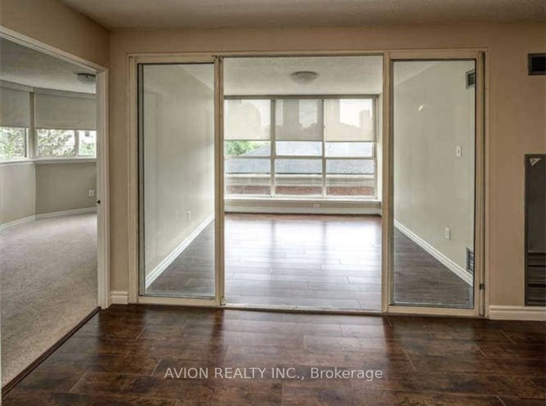 1055 Bay St, unit 402 for rent