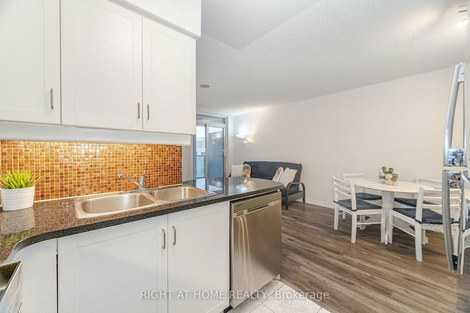 2 Rean Dr, unit 813 for sale