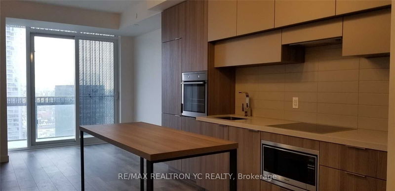 8 Eglinton Ave E, unit 1512 for rent