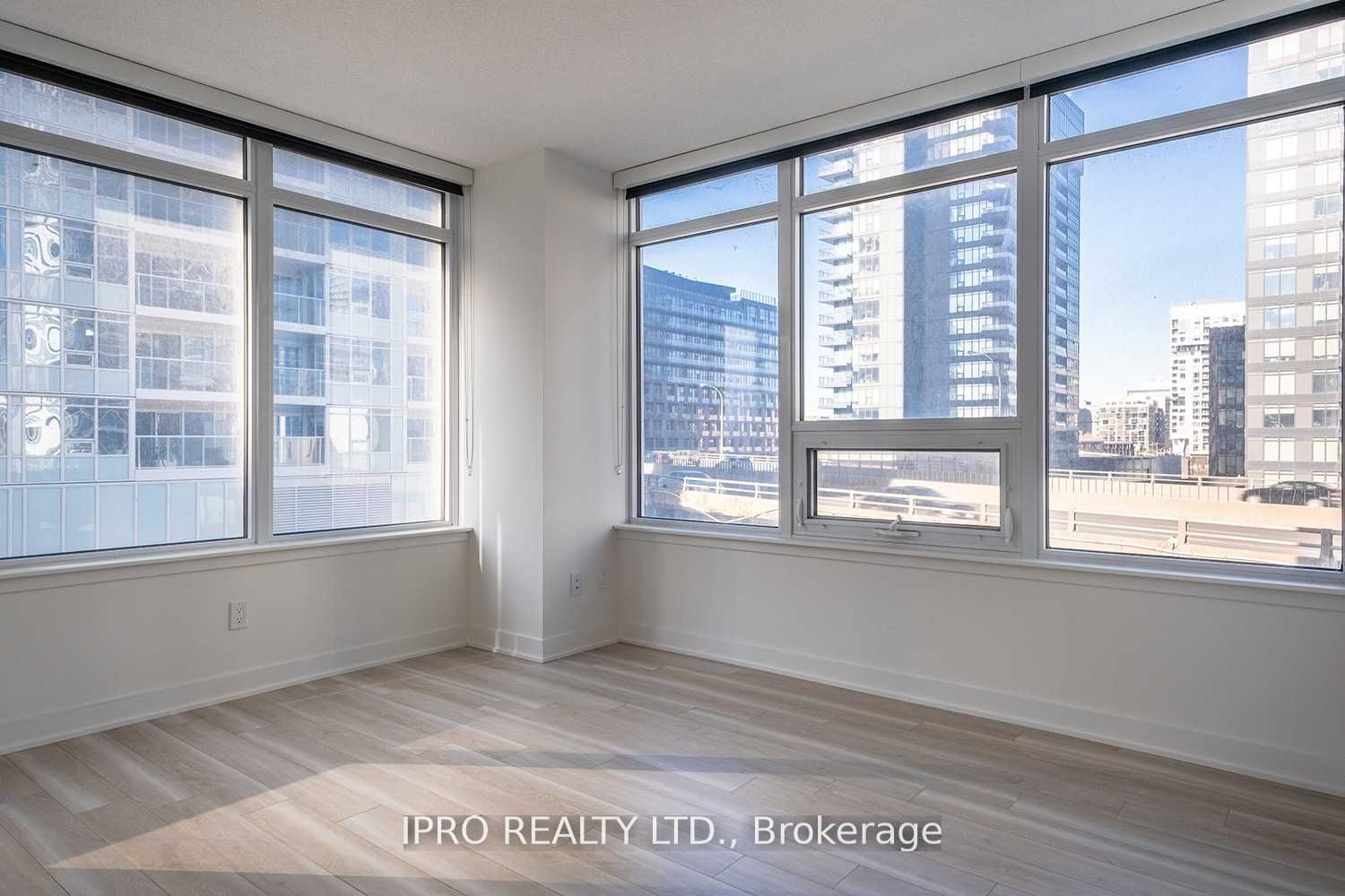 17 Bathurst St, unit 2206 for rent