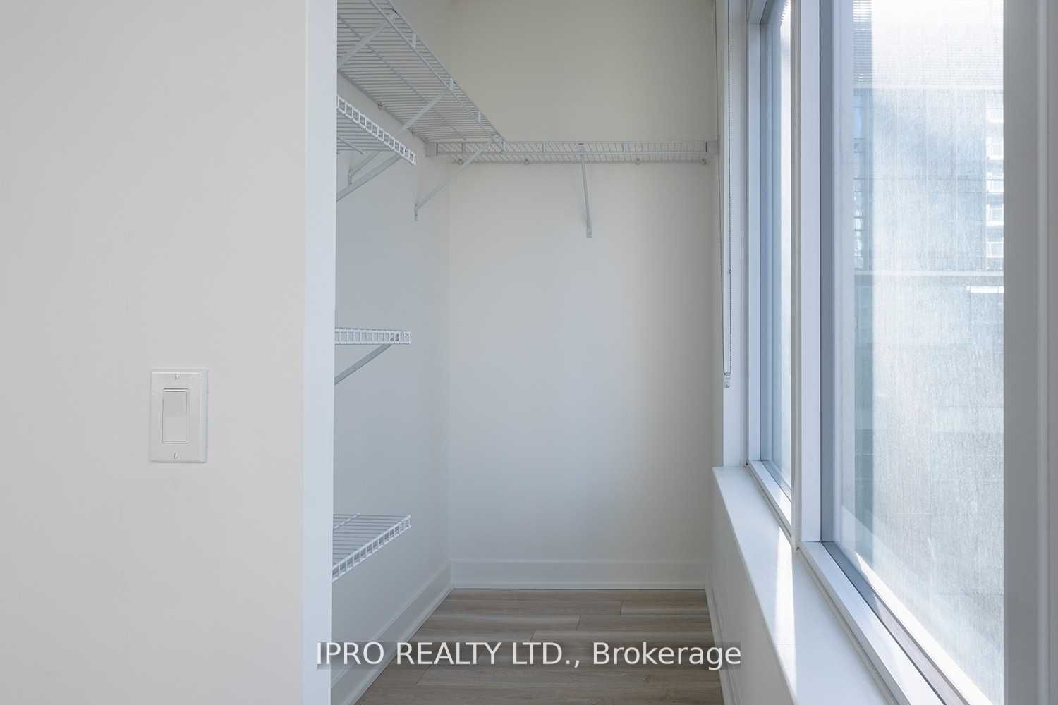 17 Bathurst St, unit 2206 for rent