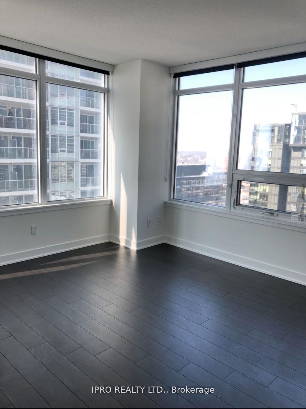 17 Bathurst St, unit 2206 for rent