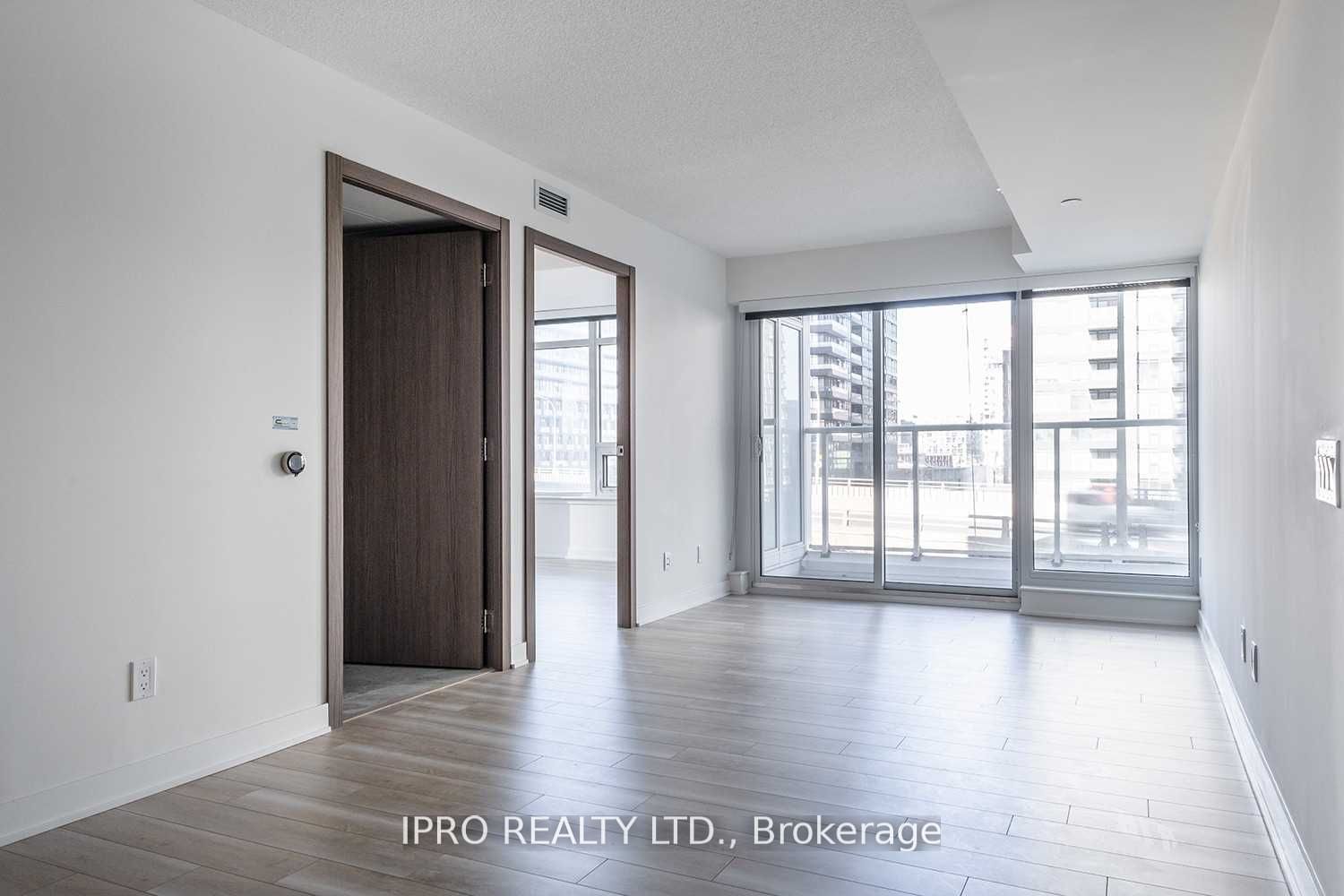 17 Bathurst St, unit 2206 for rent