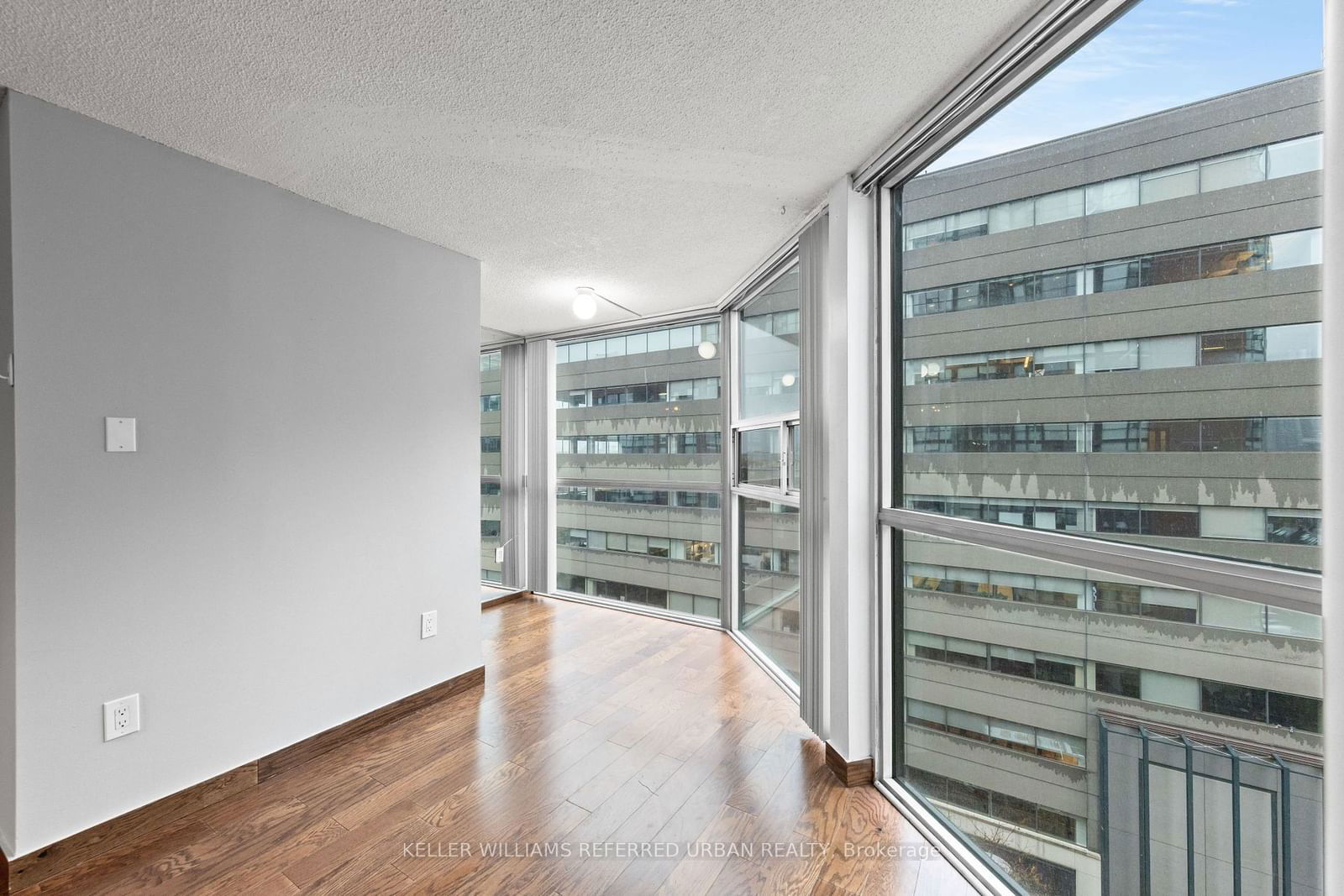 705 King St W, unit 1006 for sale