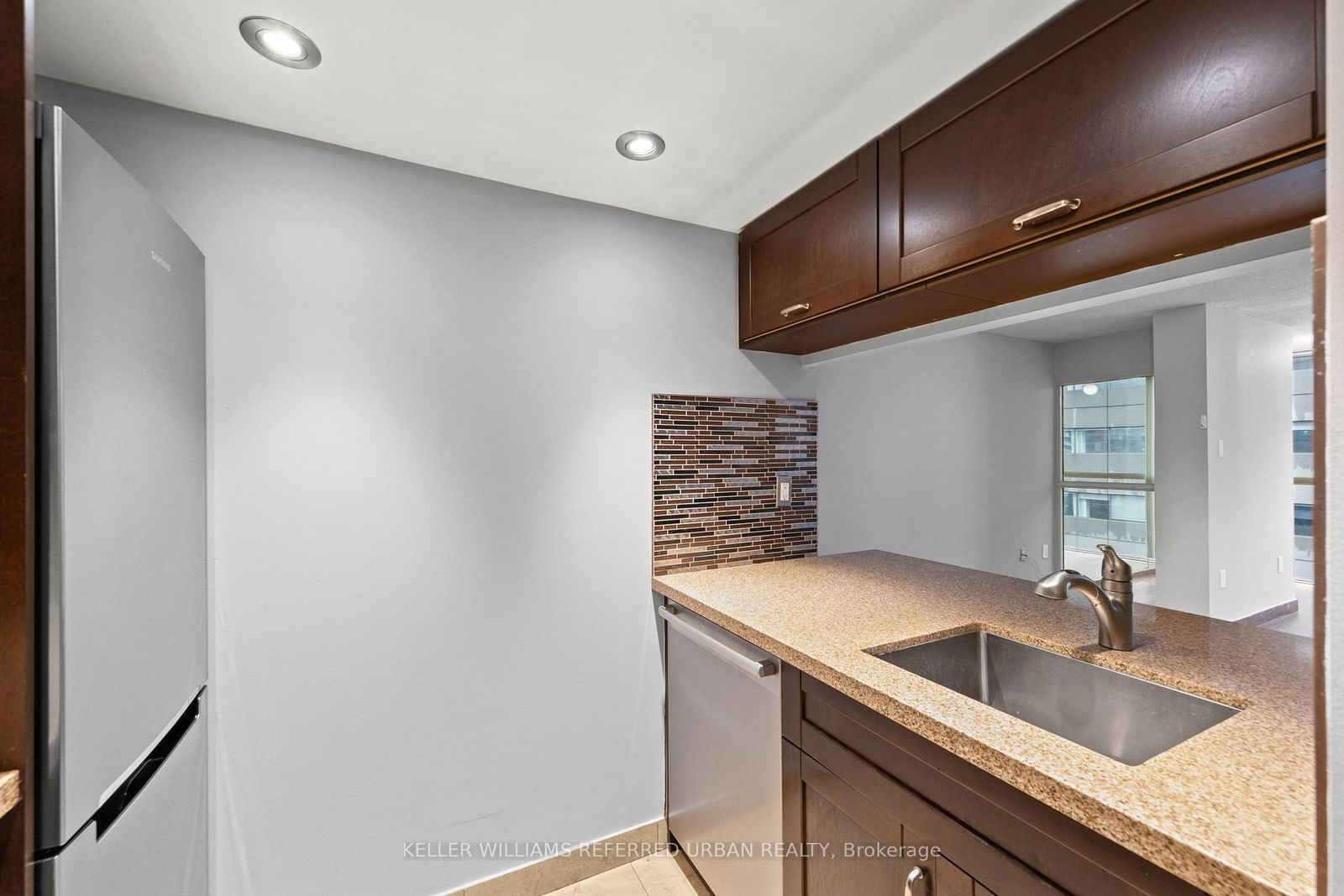 705 King St W, unit 1006 for sale