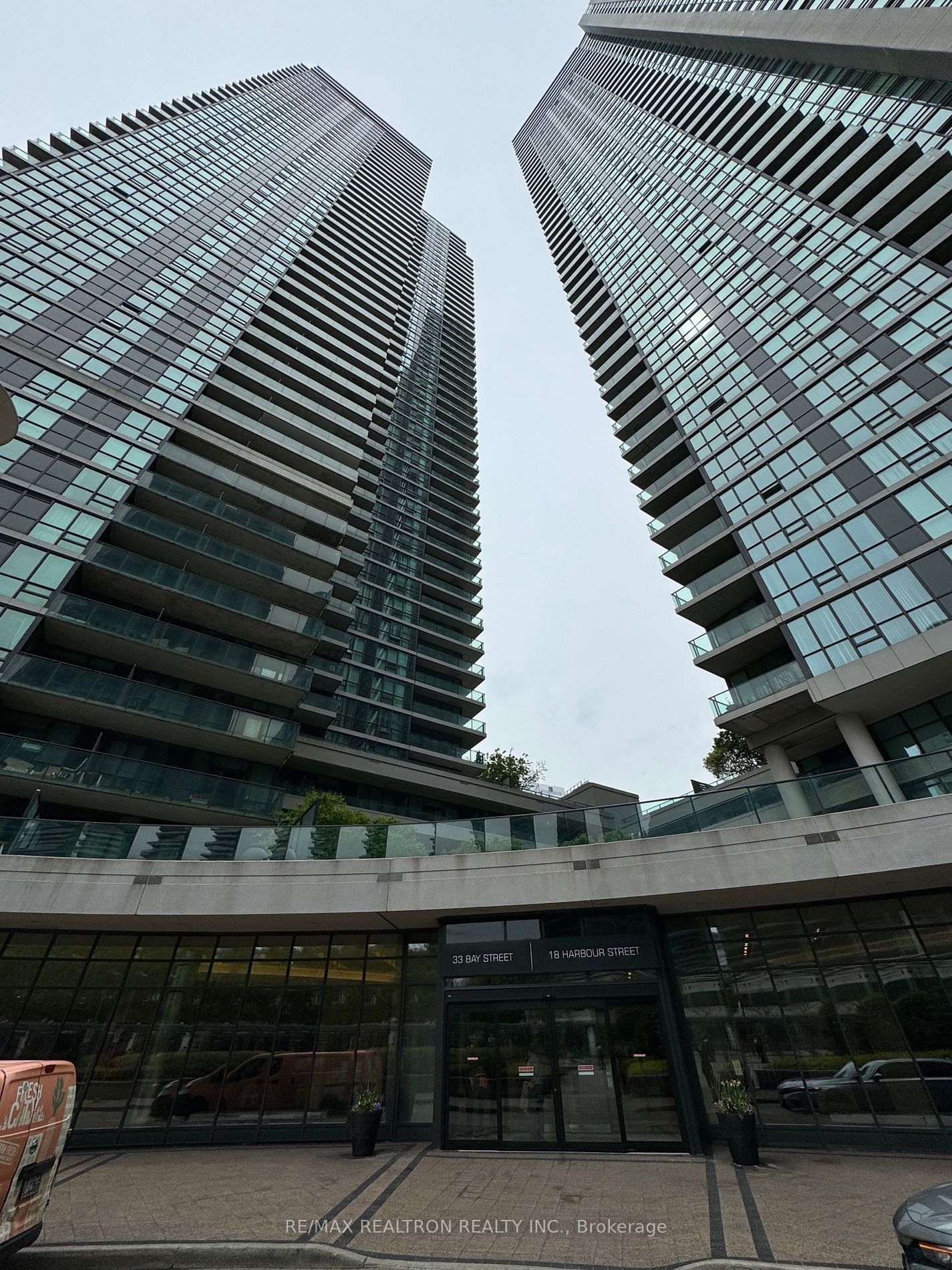 33 Bay St, unit 805 for sale