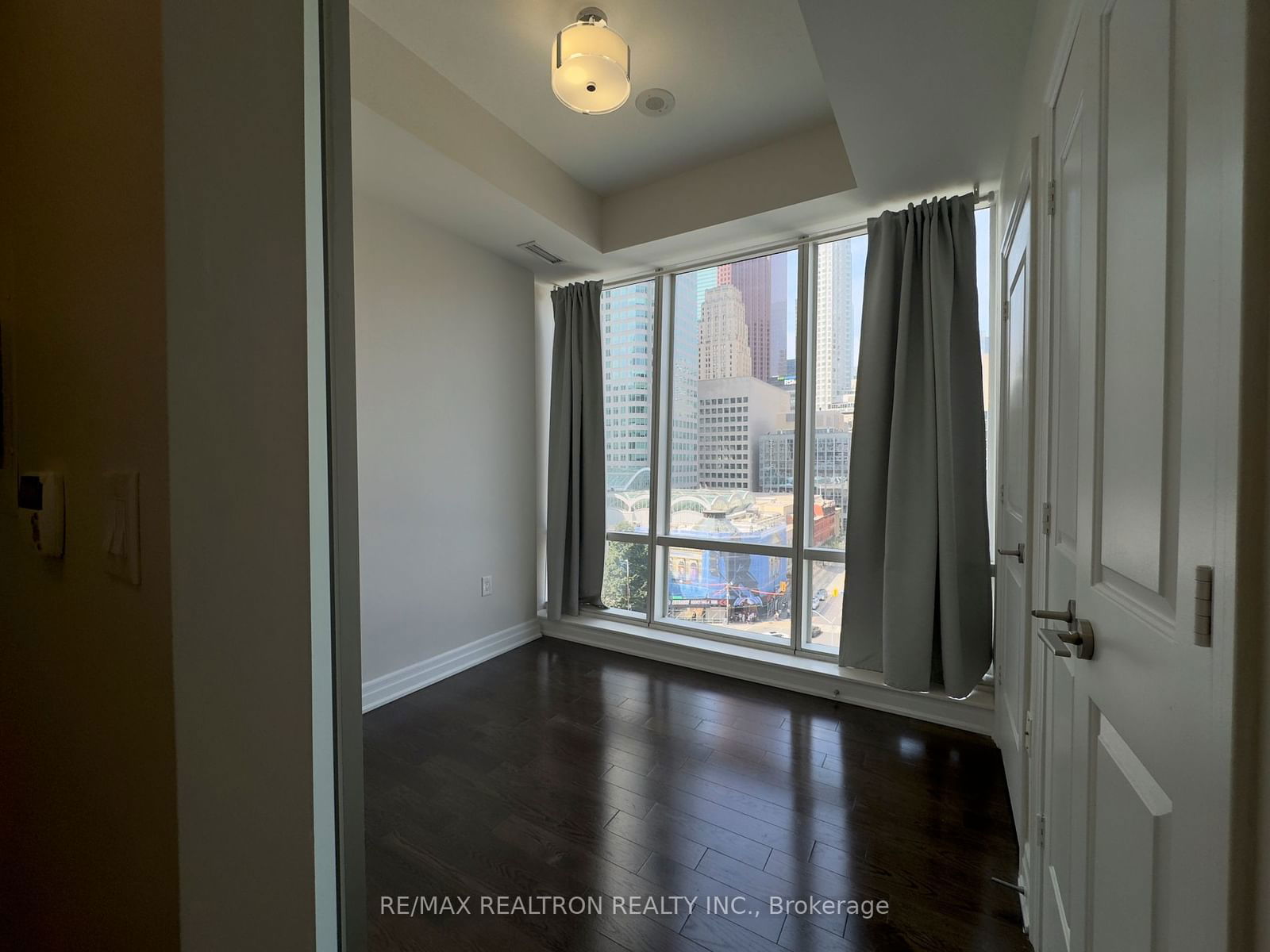 8 The Esplanade Ave, unit 1006 for rent