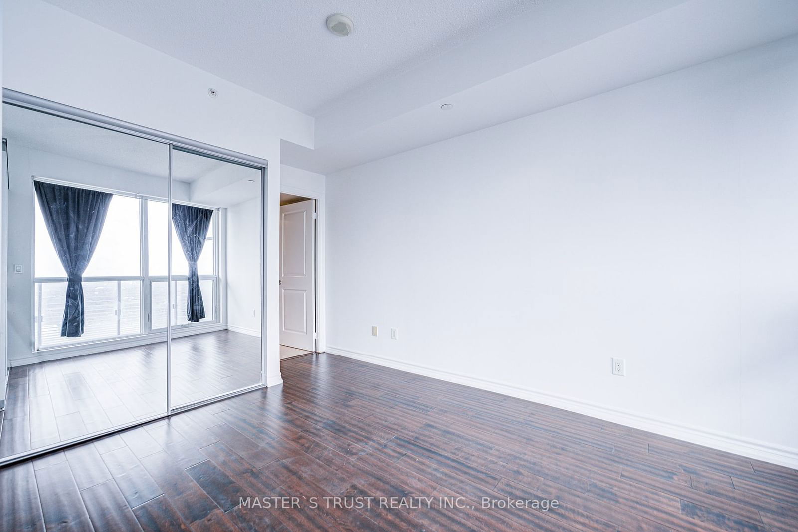 386 Yonge St, unit 4604 for sale