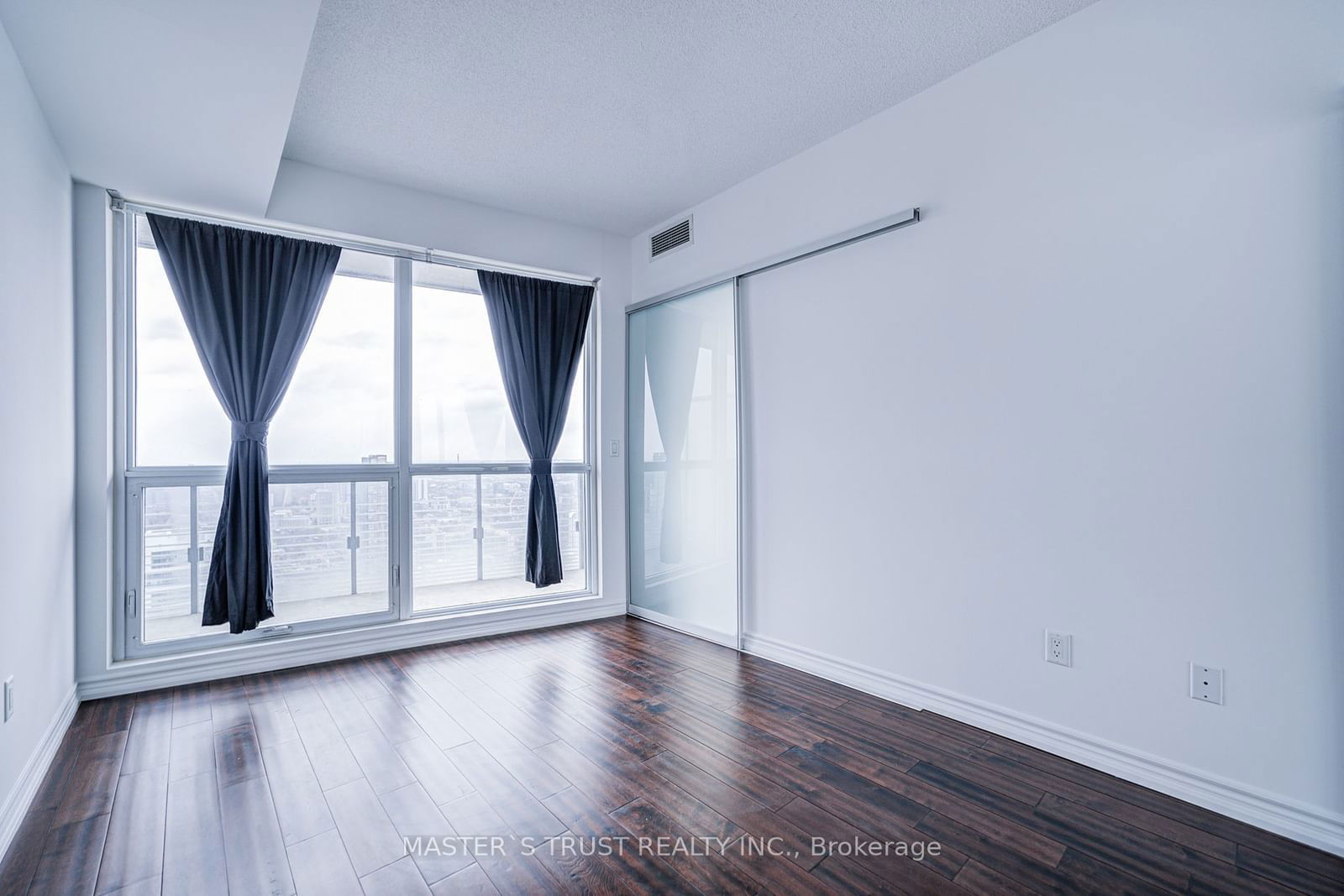 386 Yonge St, unit 4604 for sale