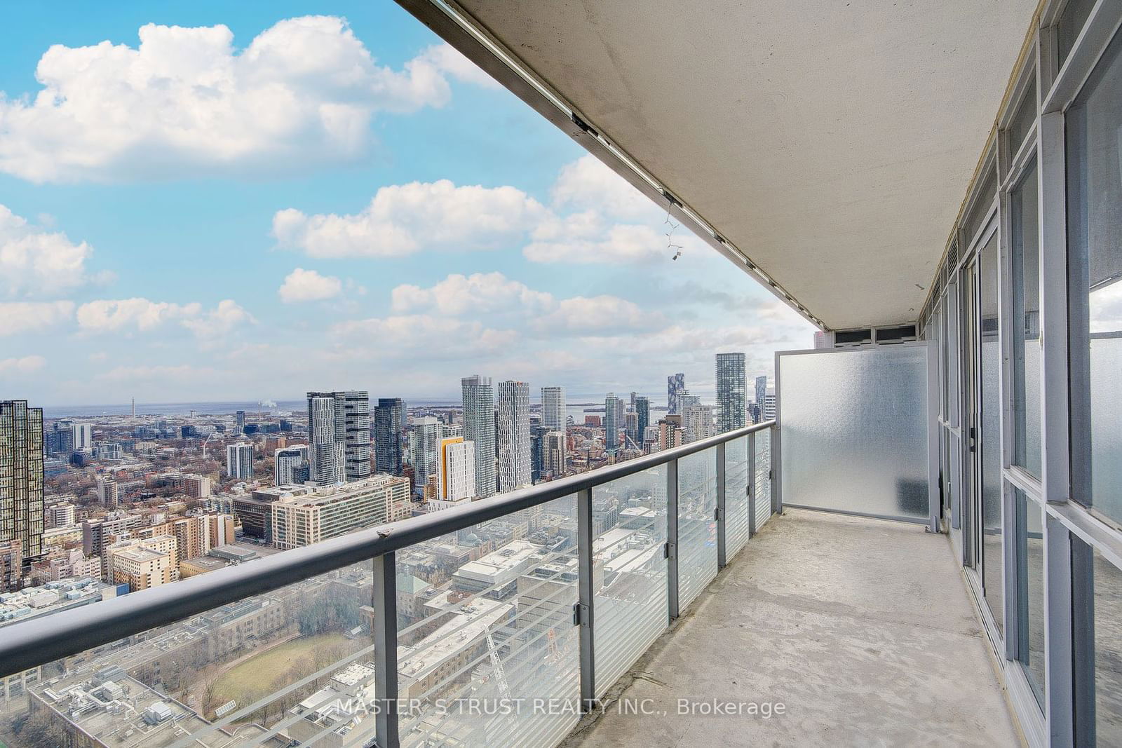 386 Yonge St, unit 4604 for sale