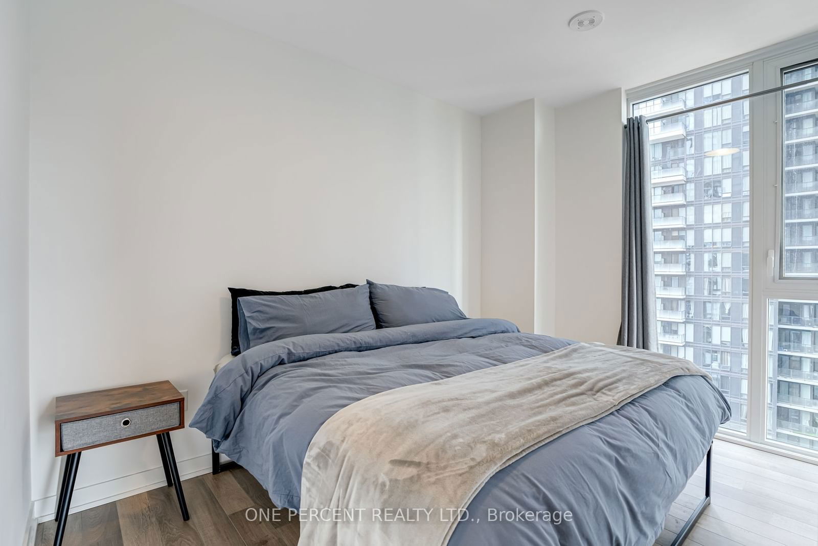 357 King St W, unit 2108 for sale