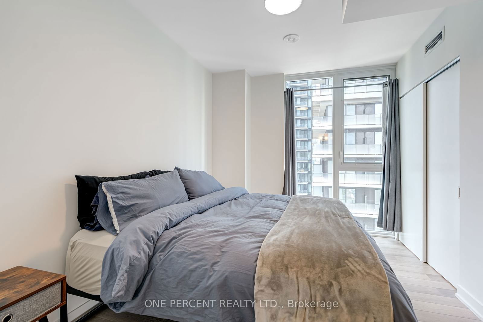 357 King St W, unit 2108 for sale