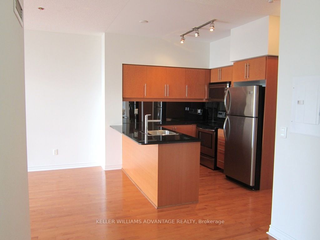 2885 Bayview Ave, unit 422 for rent