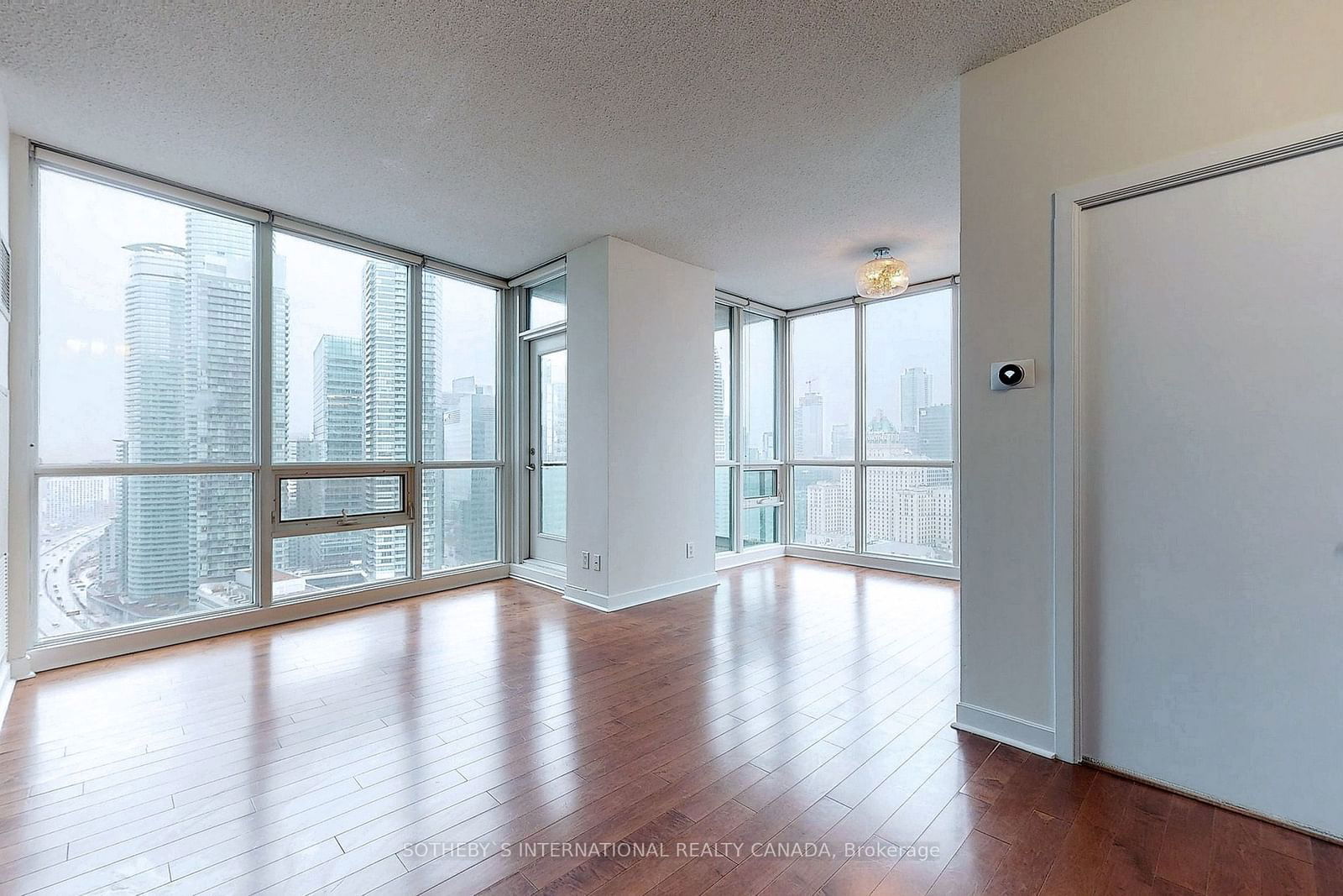 18 Harbour St, unit 3102 for rent