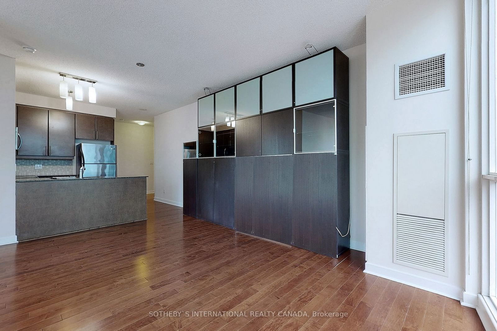 18 Harbour St, unit 3102 for rent