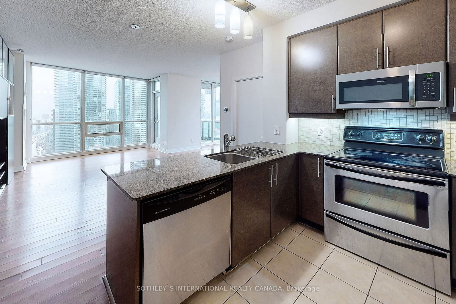 18 Harbour St, unit 3102 for rent