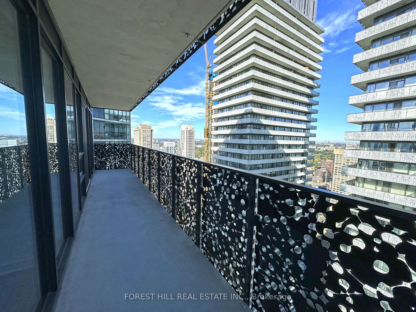 55 Charles St E, unit 4409 for rent