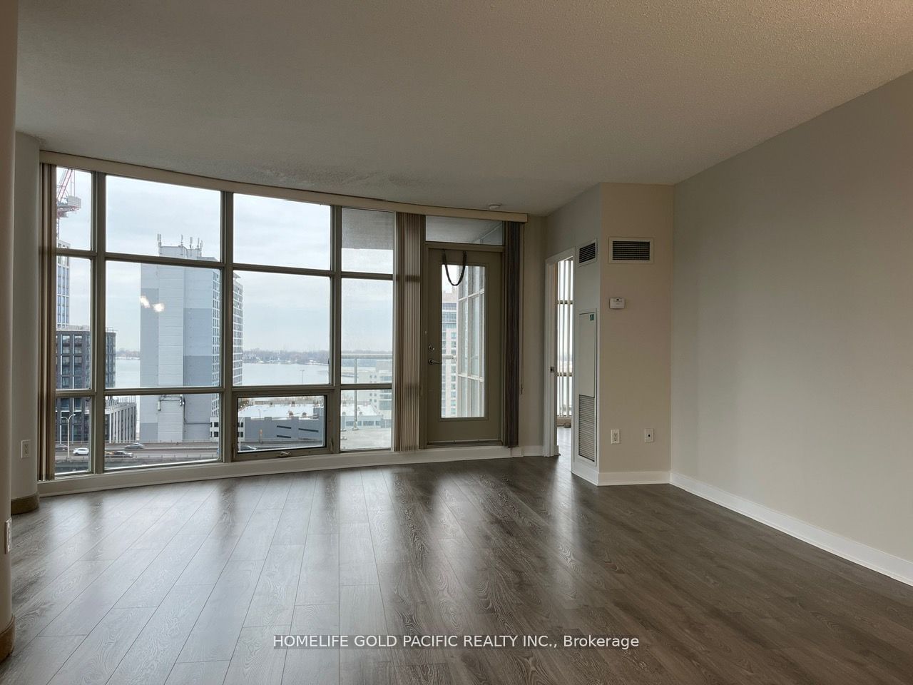 10 Navy Wharf Crt, unit 1209 for rent