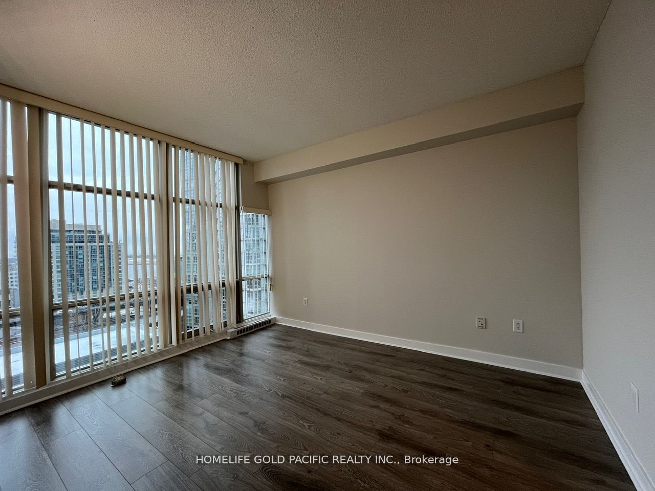 10 Navy Wharf Crt, unit 1209 for rent