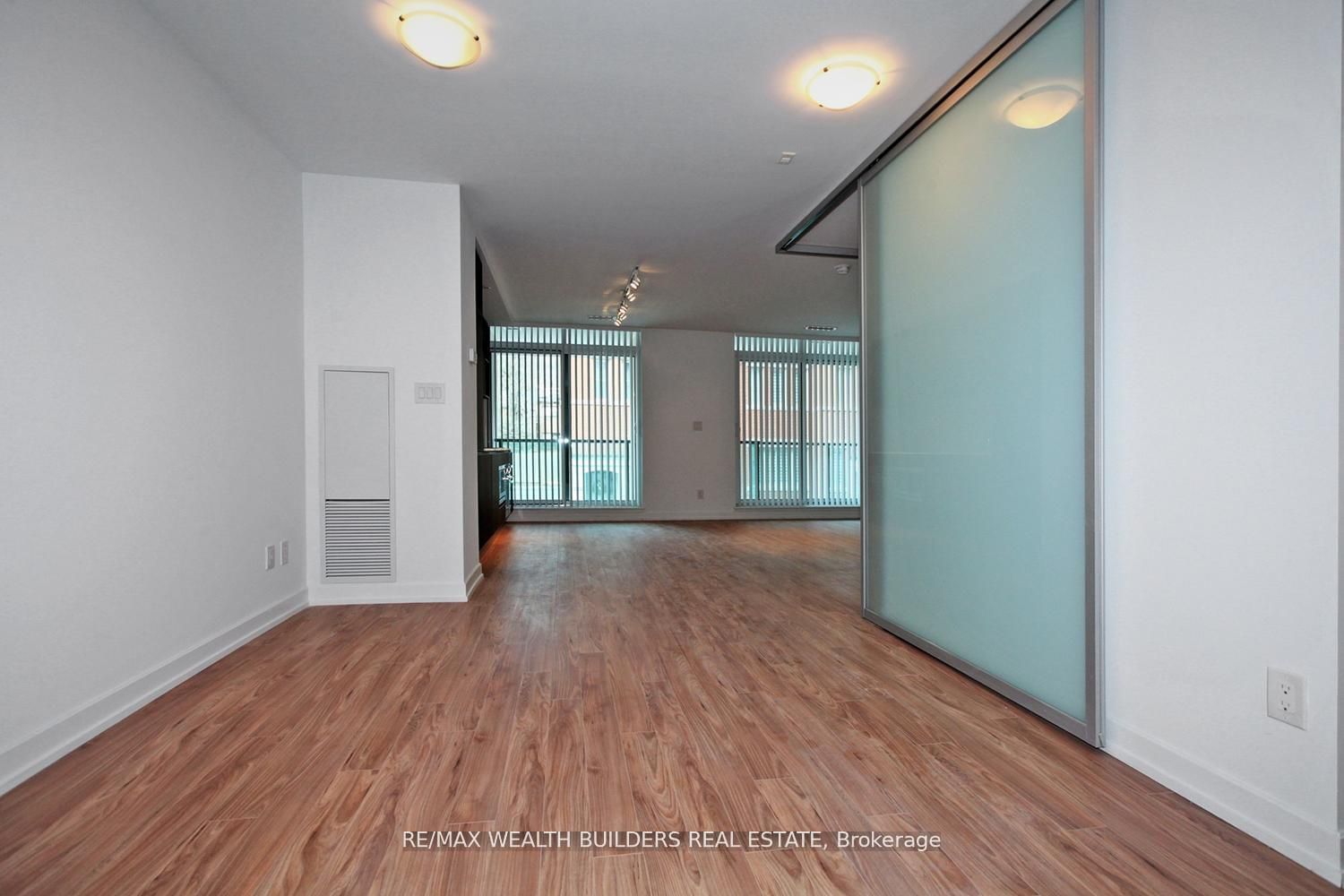 377 Madison Ave, unit 210 for rent