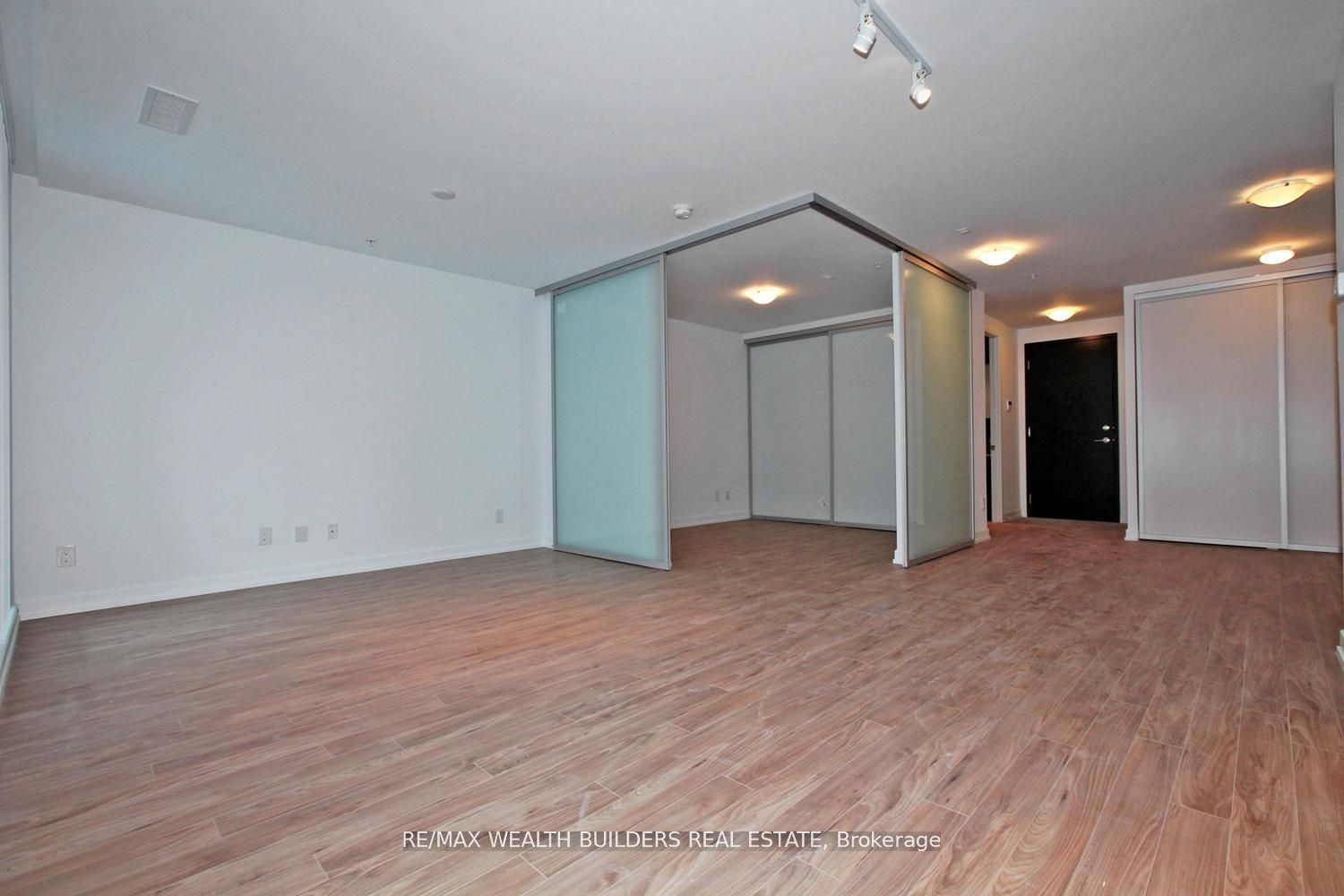 377 Madison Ave, unit 210 for rent