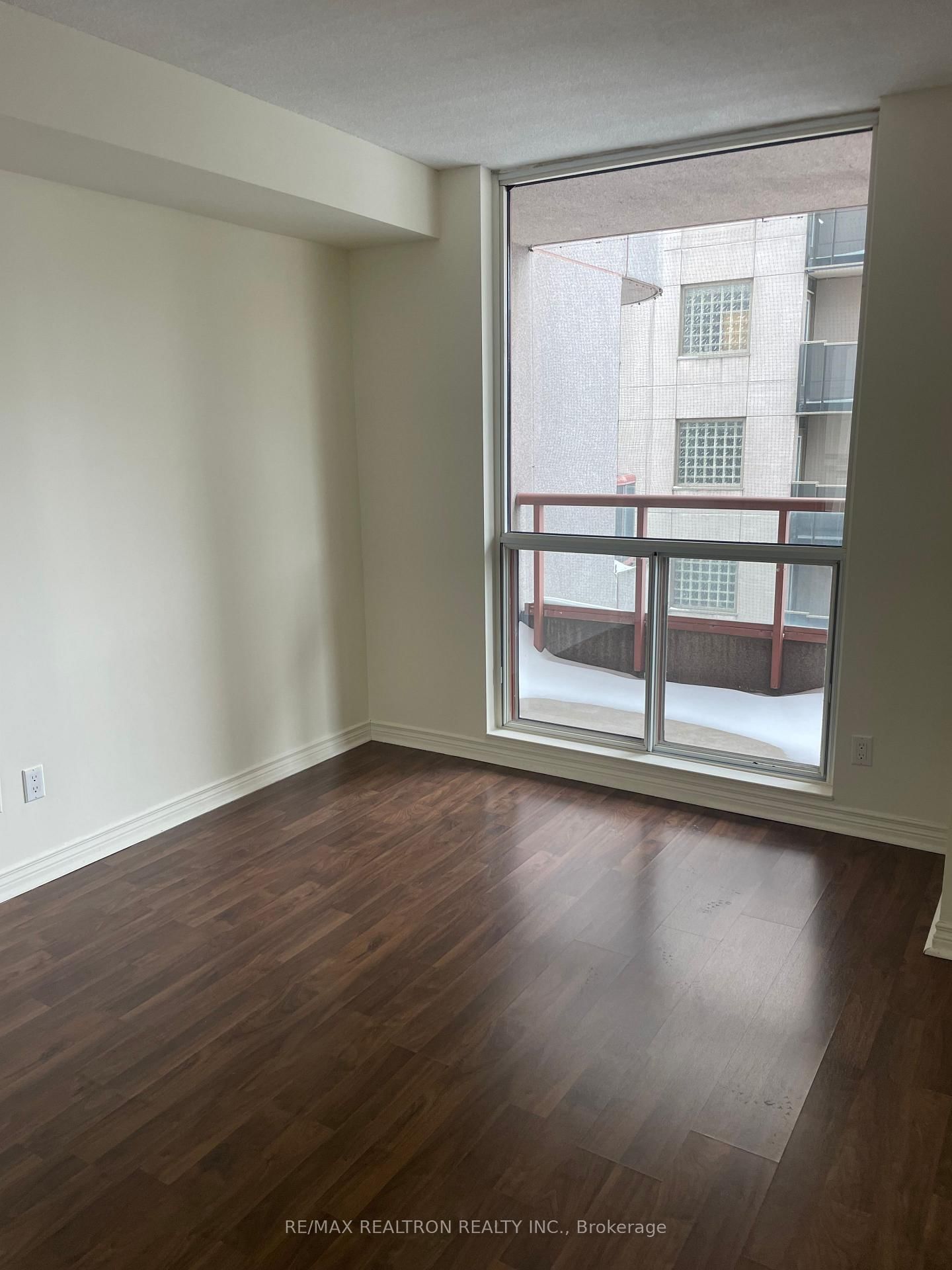 736 Bay St, unit 1708 for rent