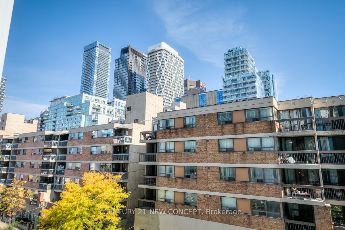 50 McCaul St, unit 510 for rent