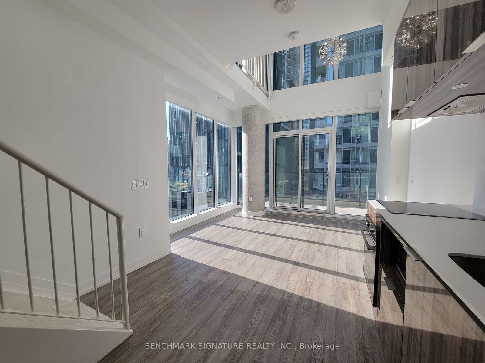 77 Shuter St, unit 721 for sale