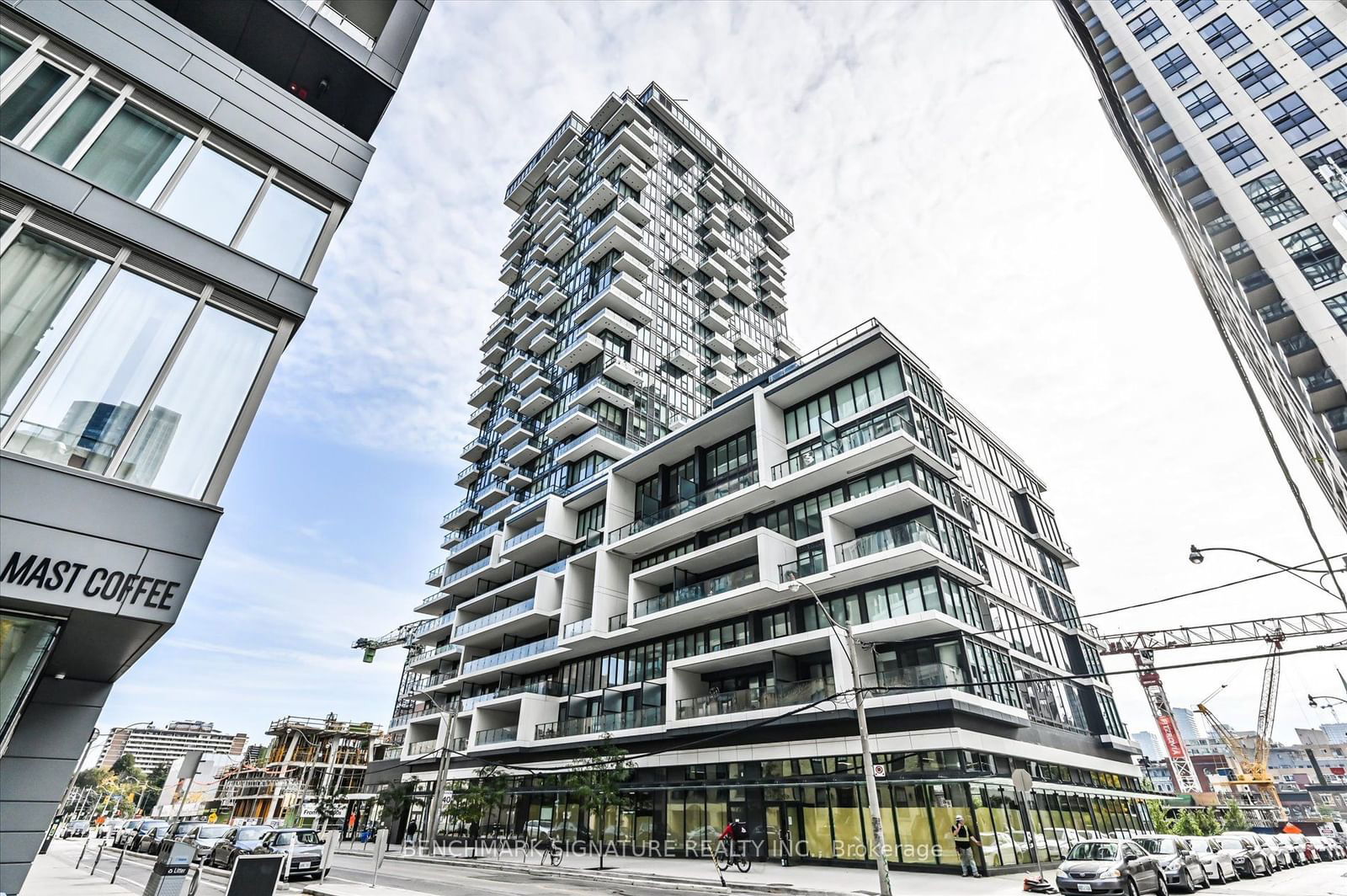 77 Shuter St, unit 721 for sale