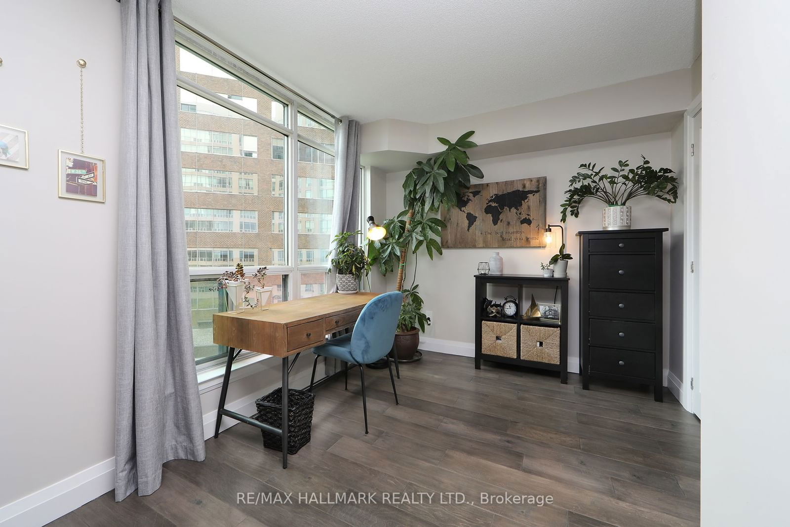 942 Yonge St, unit 409 for sale