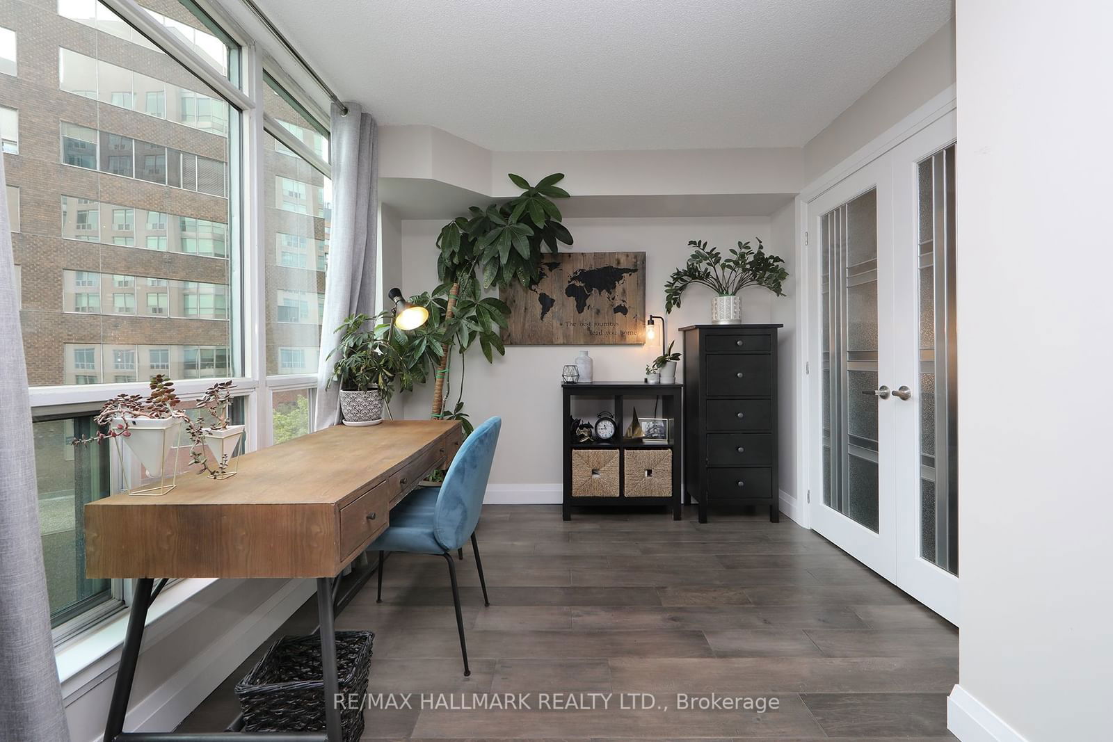 942 Yonge St, unit 409 for sale