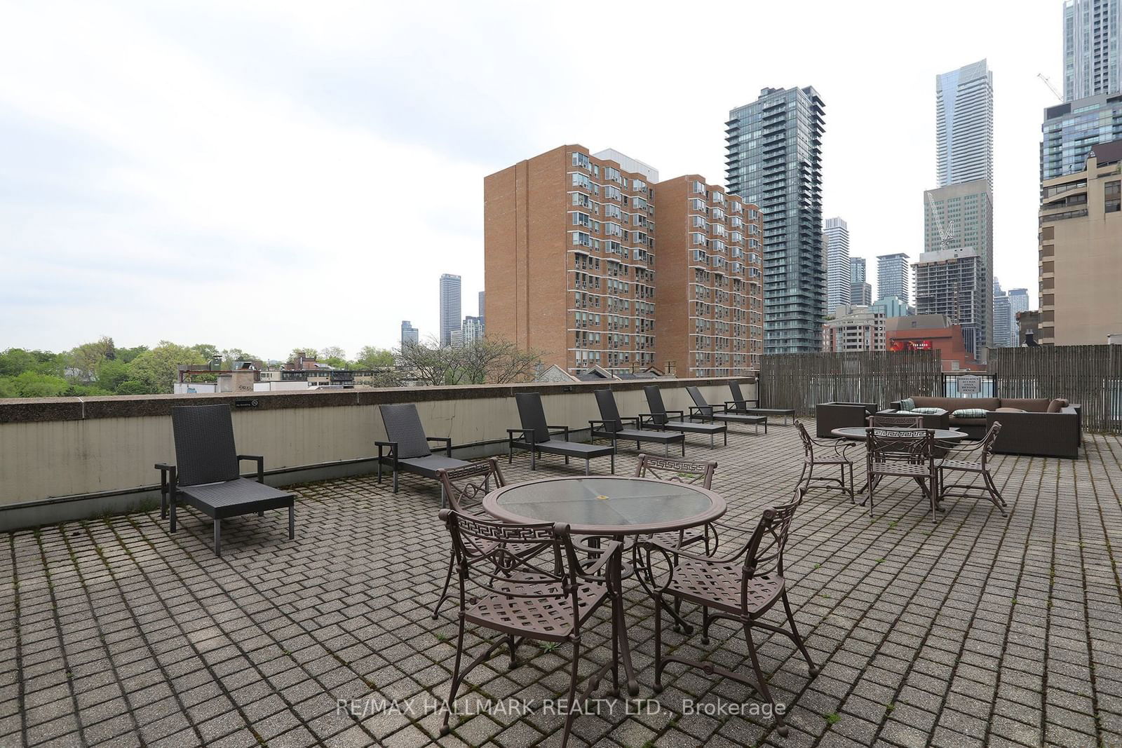 942 Yonge St, unit 409 for sale