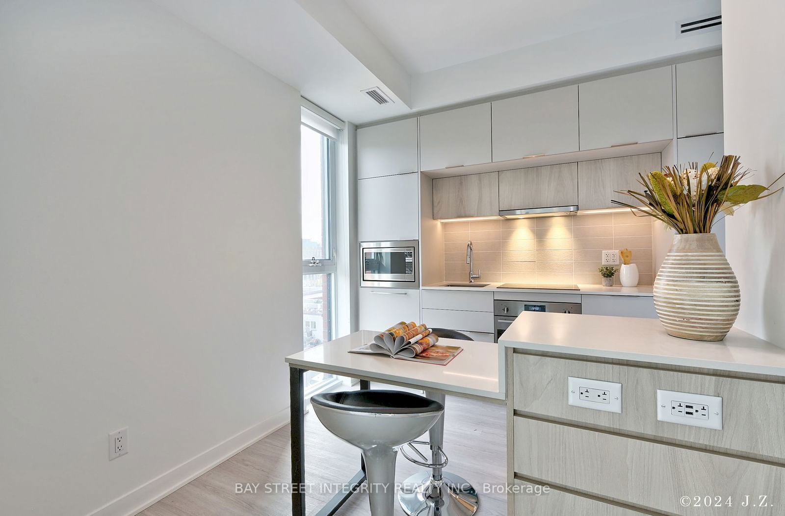 185 Alberta Ave, unit 403 for sale