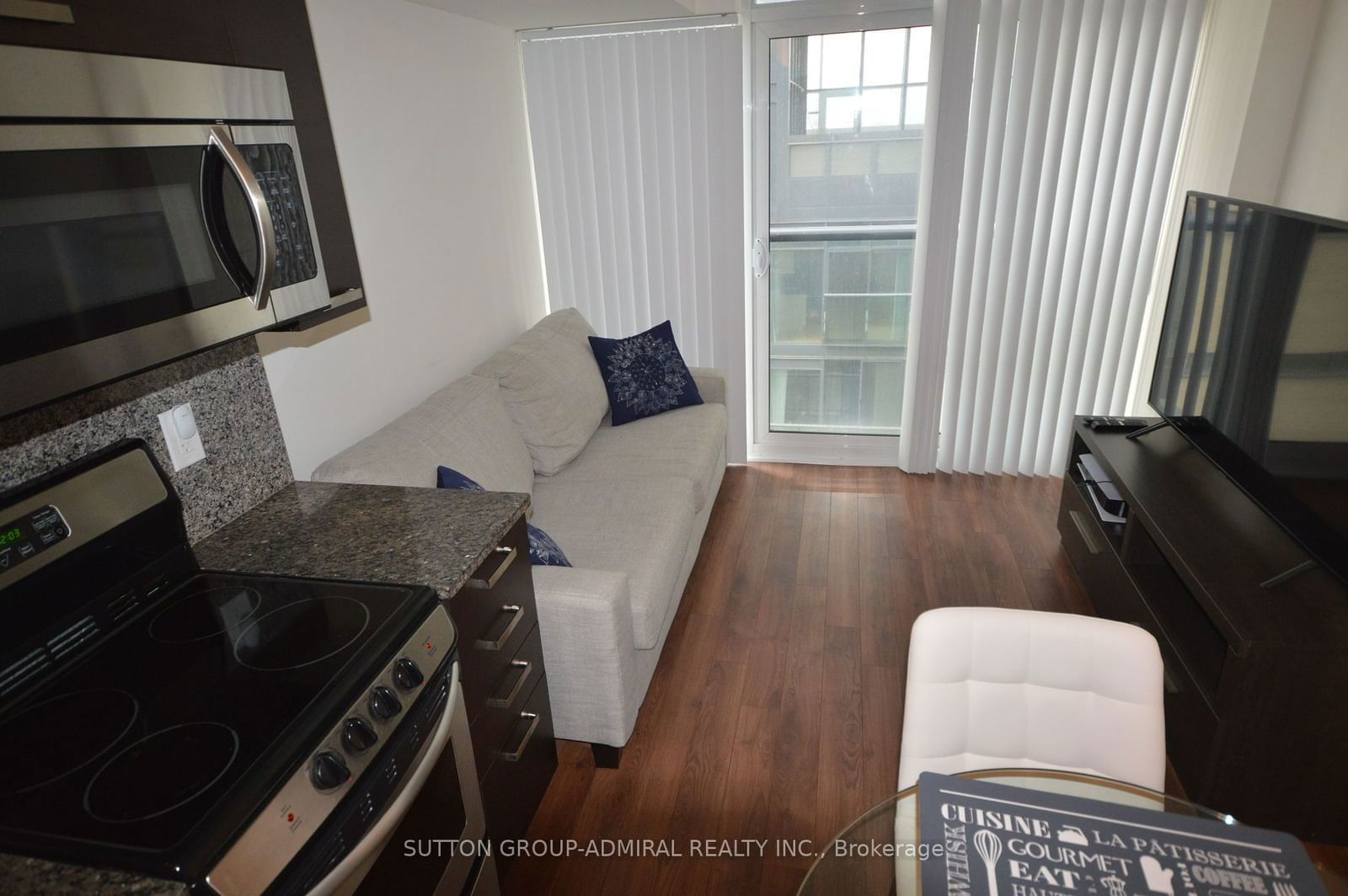 36 Lisgar St, unit 901 for rent