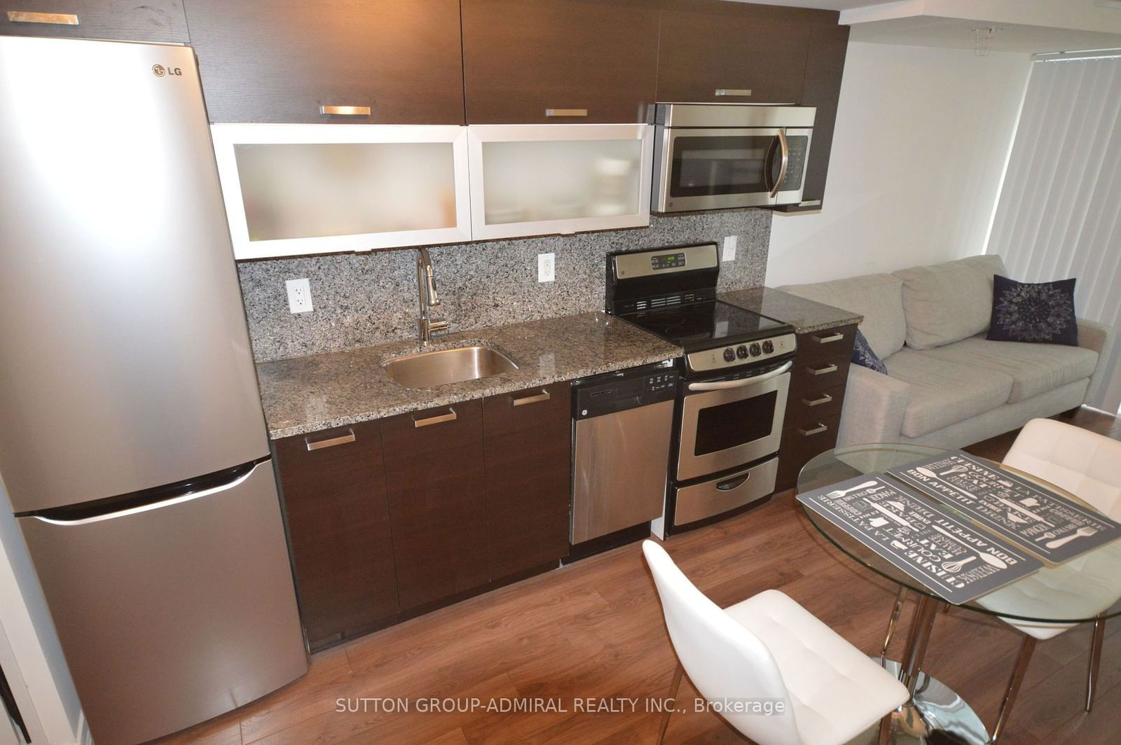 36 Lisgar St, unit 901 for rent