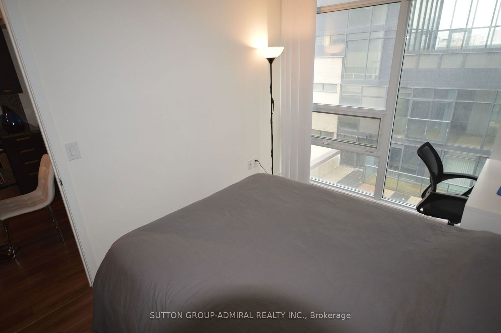 36 Lisgar St, unit 901 for rent