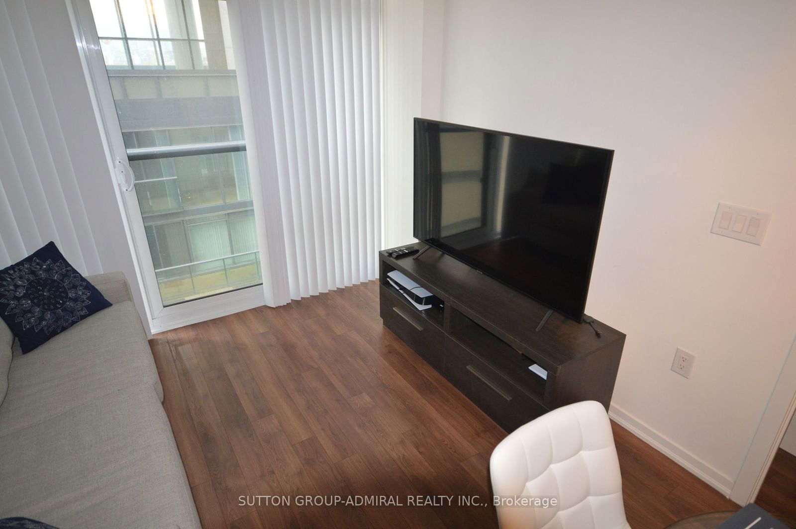 36 Lisgar St, unit 901 for rent