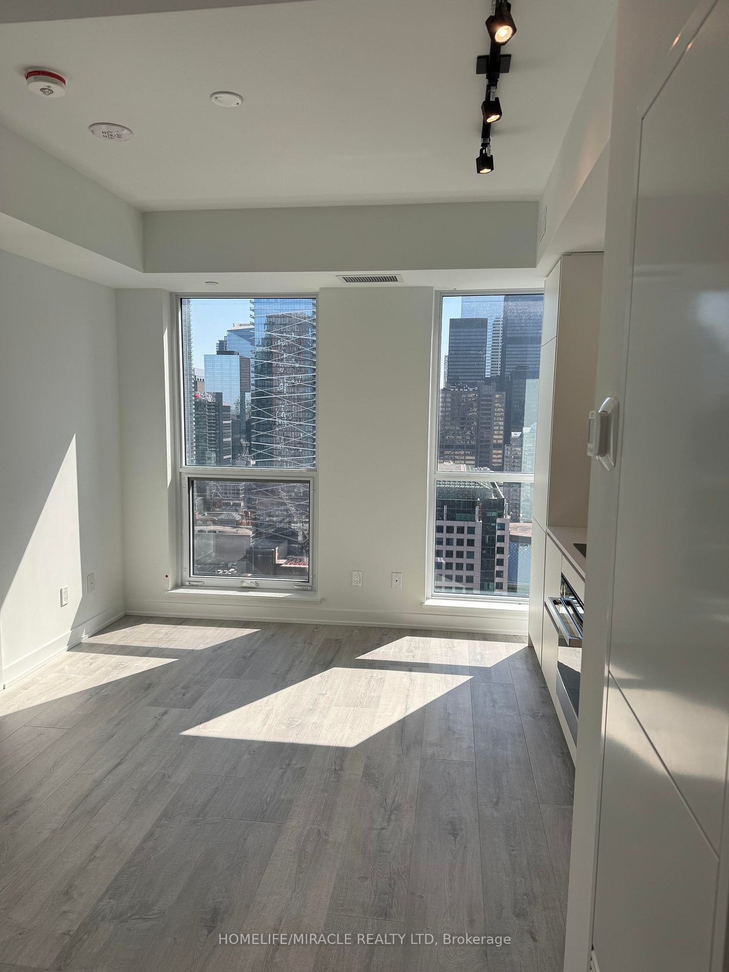 327 King St W, unit 2901 for rent