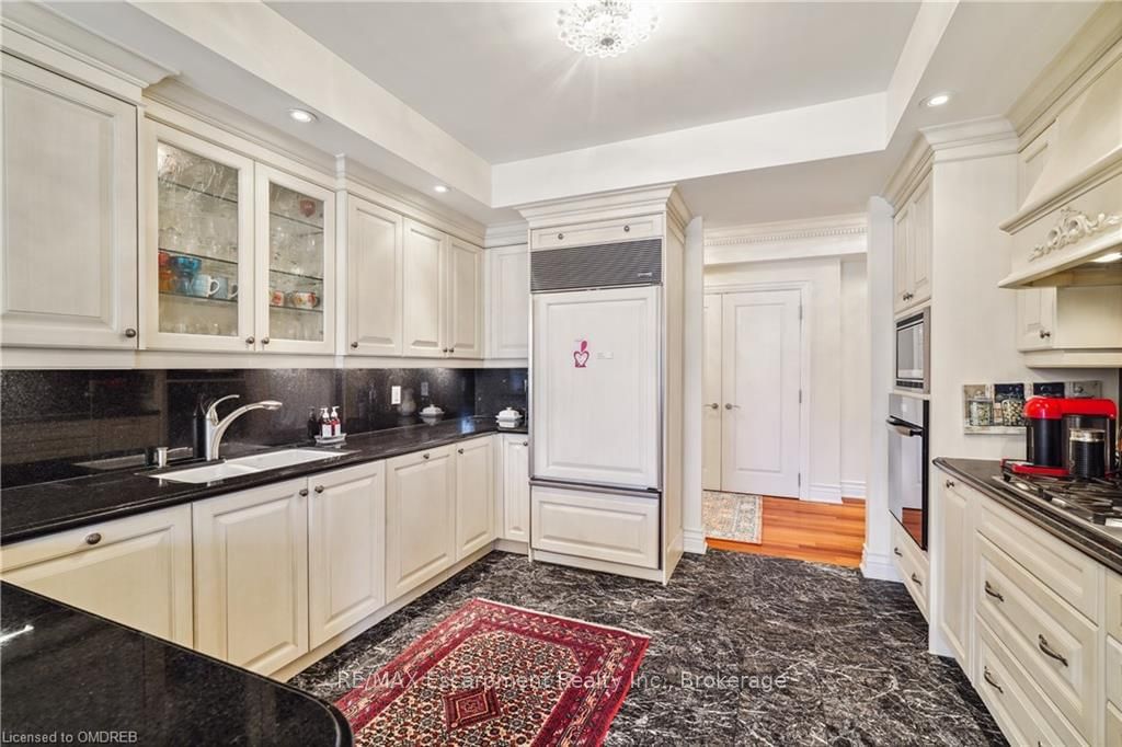 68 YORKVILLE Ave, unit 304 for sale