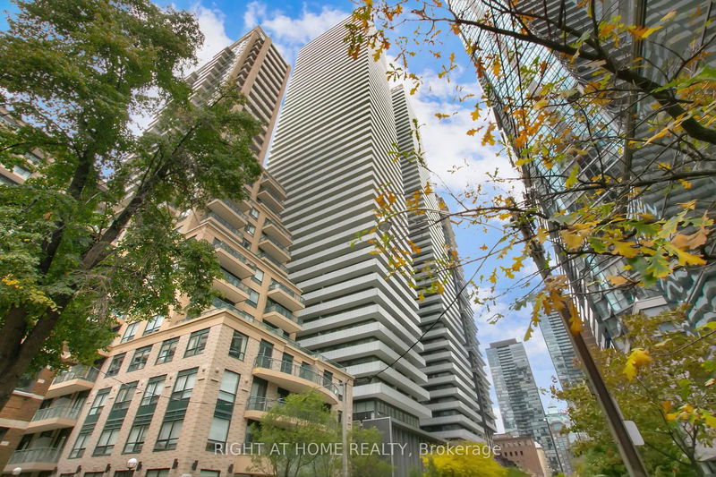 42 Charles St E, unit 1406 for rent