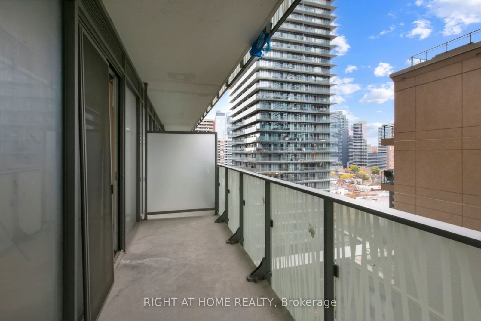 42 Charles St E, unit 1406 for rent