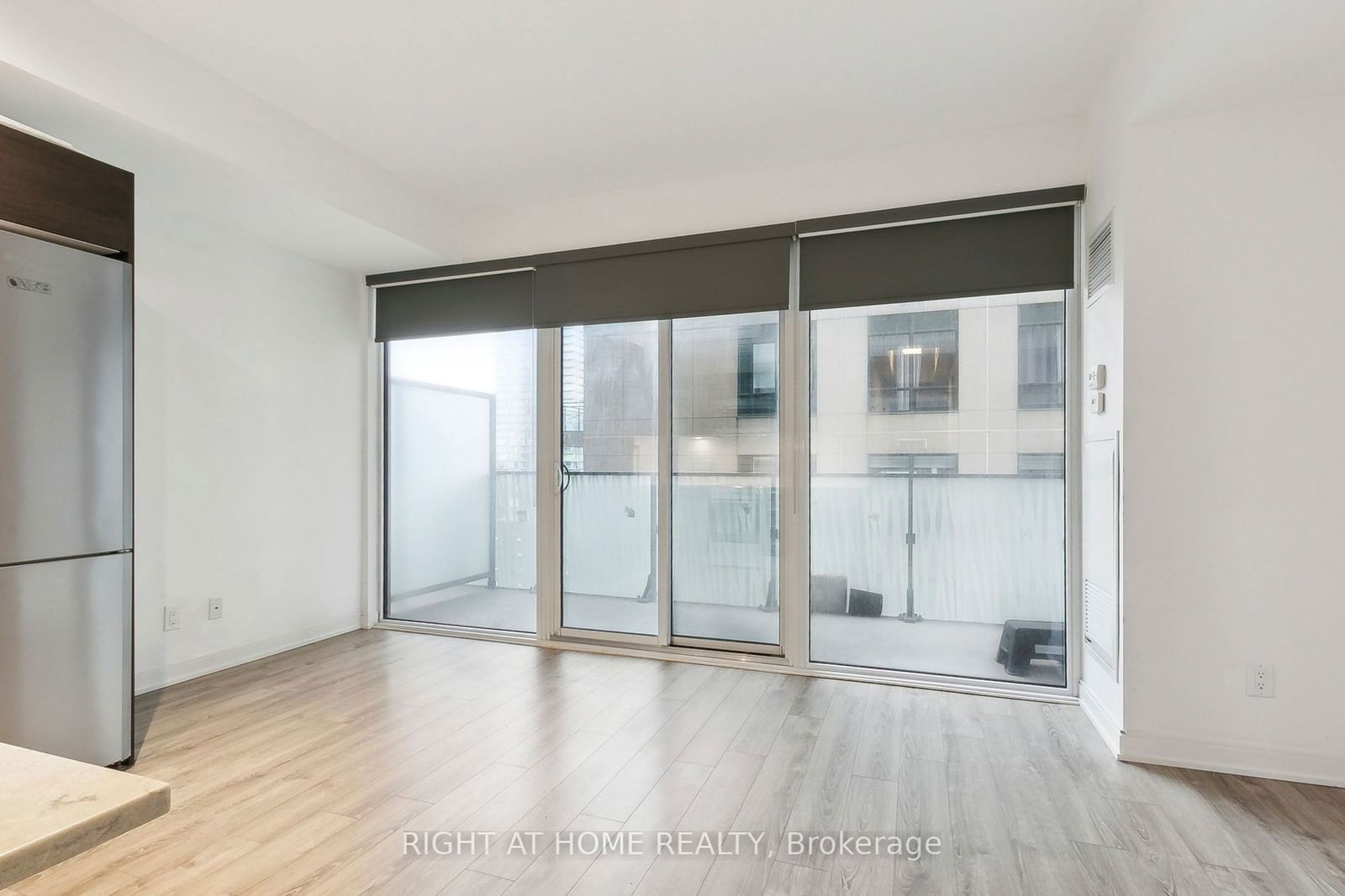 42 Charles St E, unit 1406 for rent