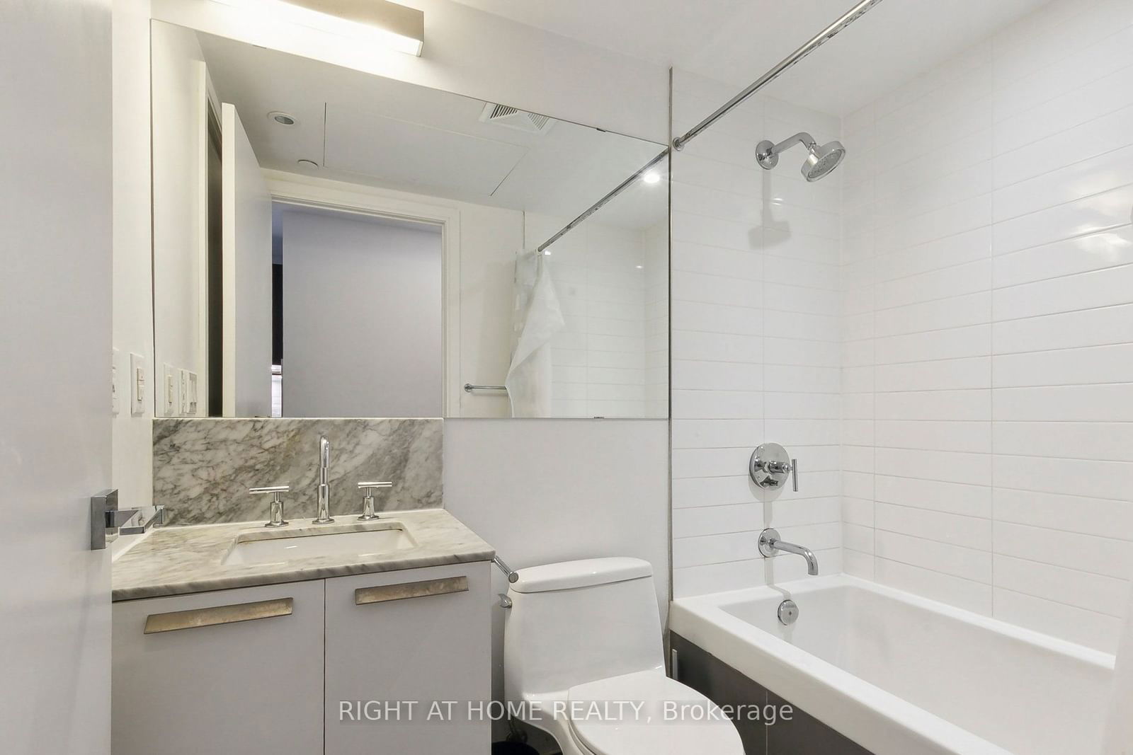 42 Charles St E, unit 1406 for rent