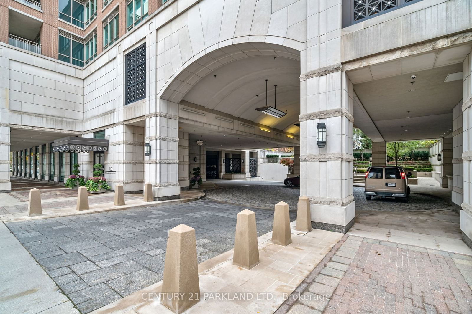 155 St Clair Ave W, unit 409 for sale