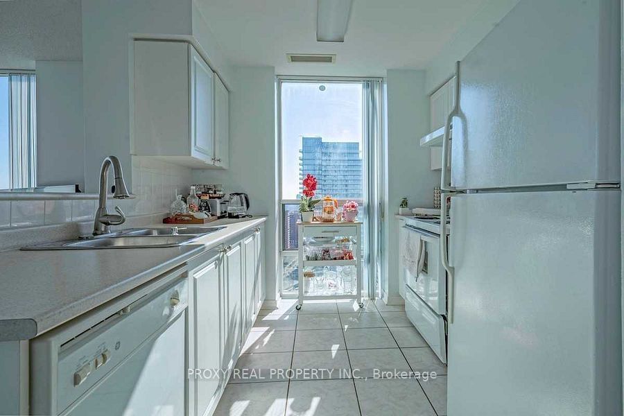 22 Olive Ave E, unit PH09 for rent