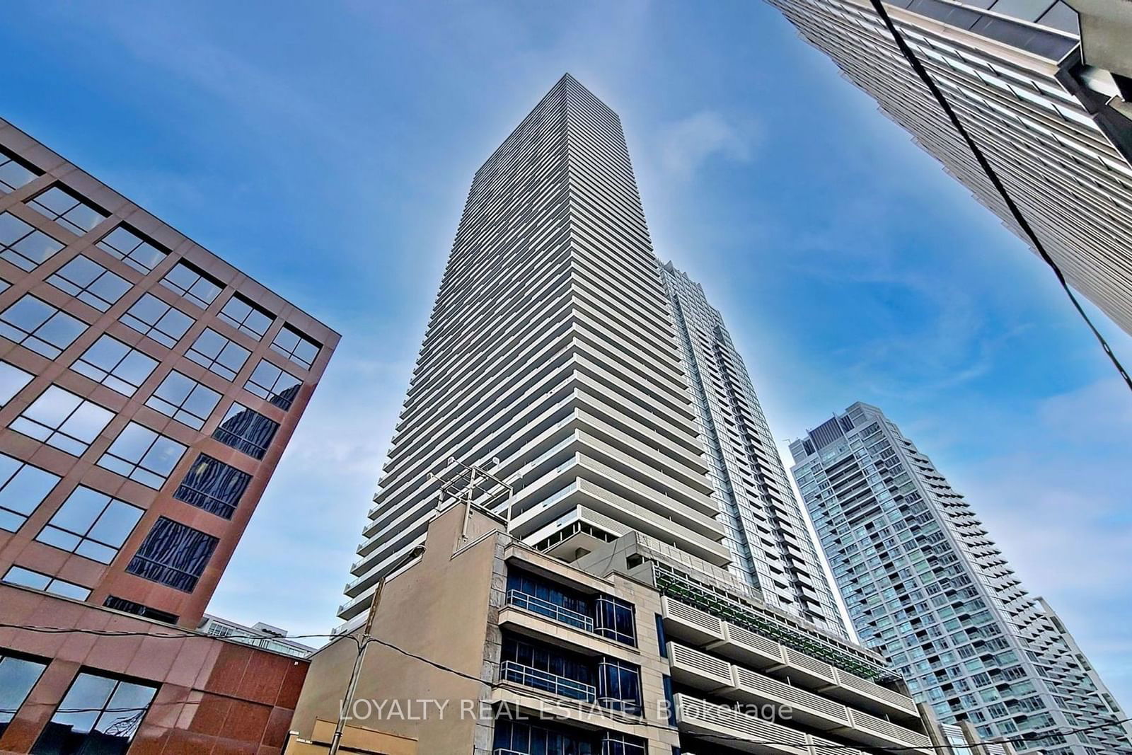 2221 Yonge St, unit 2104 for rent